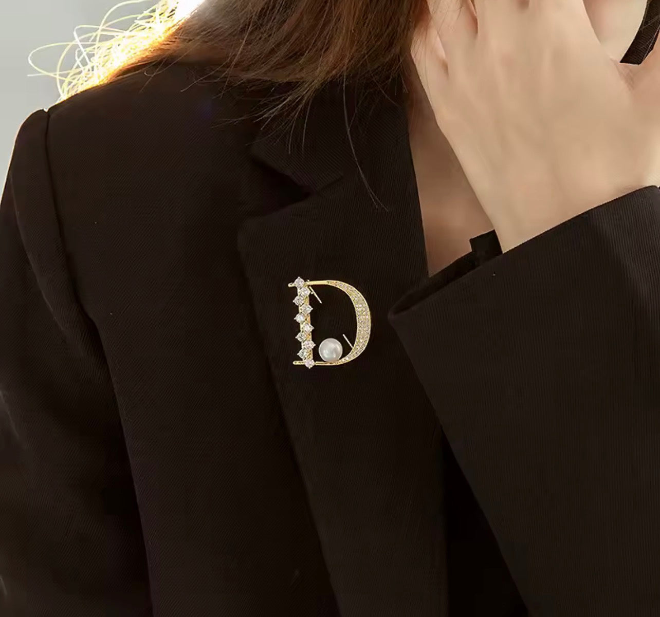Women's Light Luxury and High-end D Letter Zircon Brooch Pin  S4923034