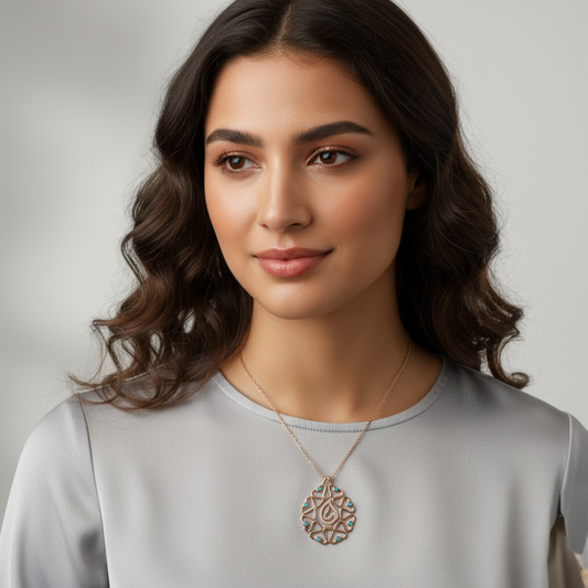 Women Green Stone Beautiful Pendant Necklace