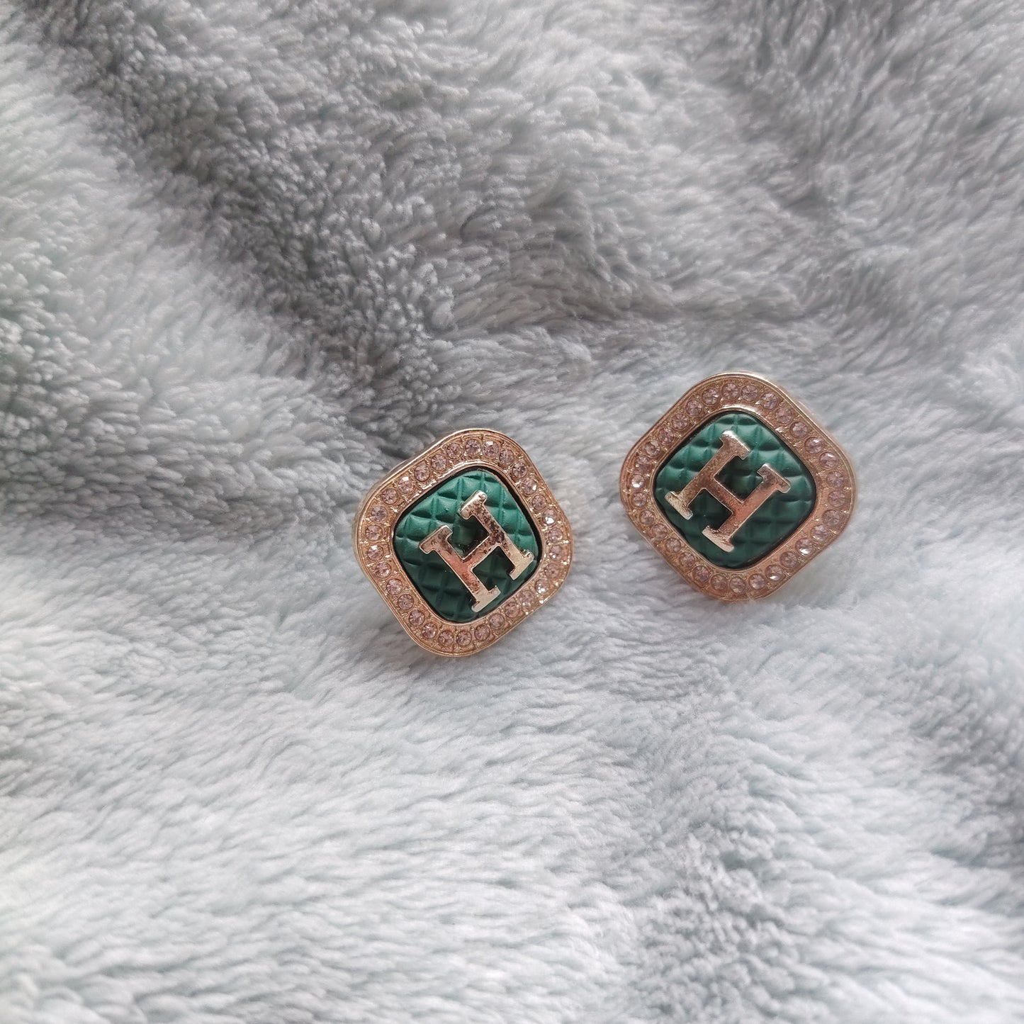 Small H Alphabet Fresh Green Earrings S4779105